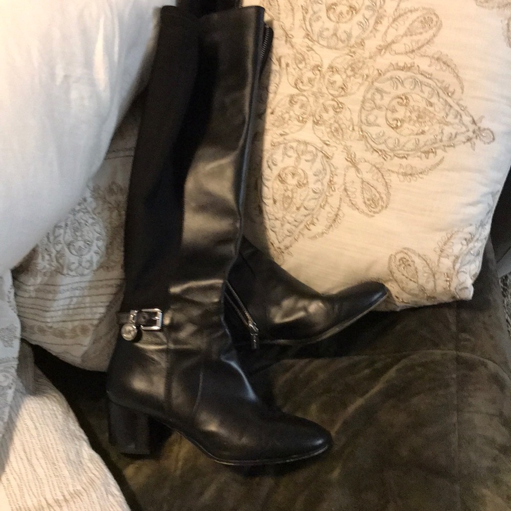 Boots - Picture 2 of 4
